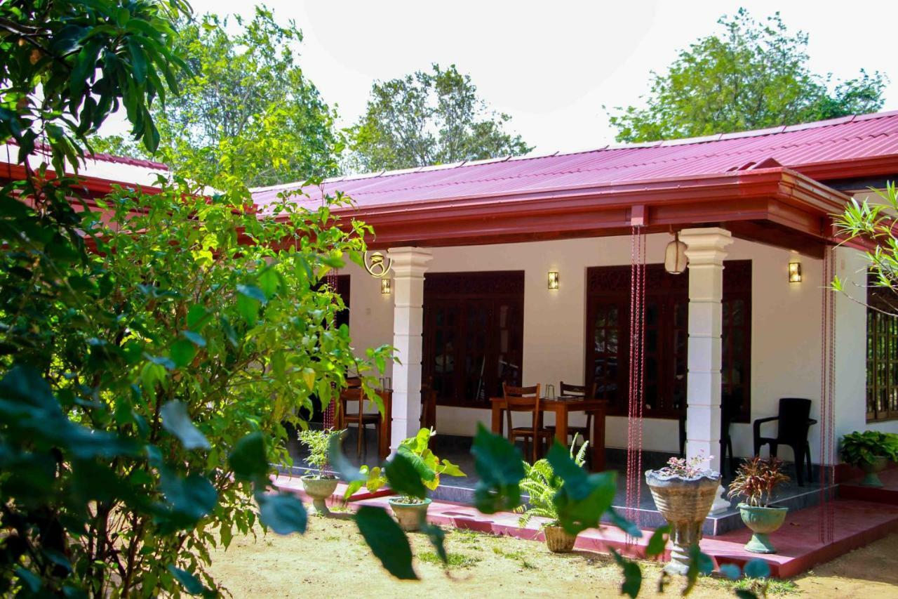 Wijesiri Family Guest House سيغيرِيا المظهر الخارجي الصورة